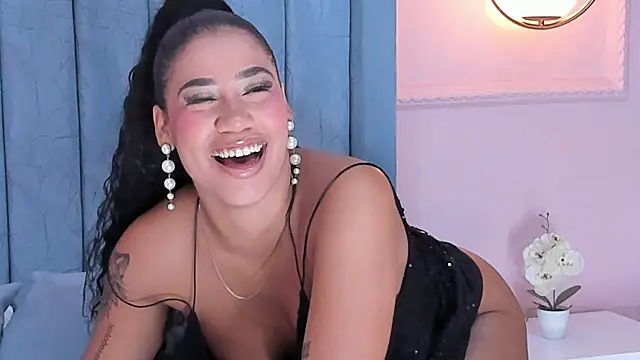 Snapshot of Salome_Diaz_ chatting on February 2025 04:10:01 AM Salome Diaz  online show from February 2025 04:10:01 AM