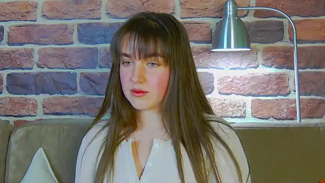 Sofia Hugs online show from February 2026 07:17:02 PM