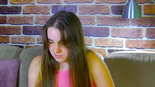 Snapshot of Sofia_Hugs chatting on June 2026 06:45:01 PM Sofia Hugs online show from June 2026 06:45:01 PM