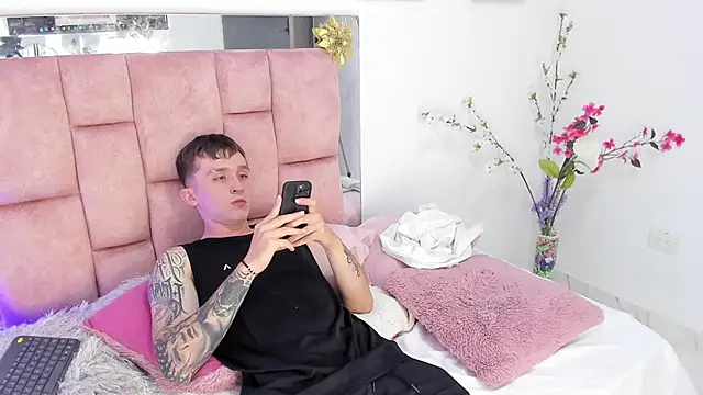 Dylanwhite23  online show from January 2025 02:09:01 AM