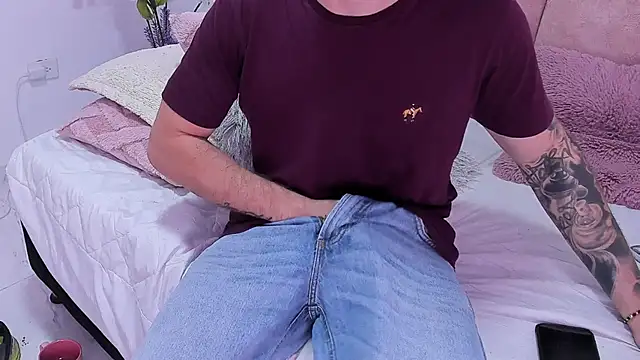 Dylanwhite23  online show from February 2025 07:33:01 AM