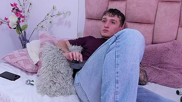 Dylanwhite23  online show from February 2025 10:39:01 AM