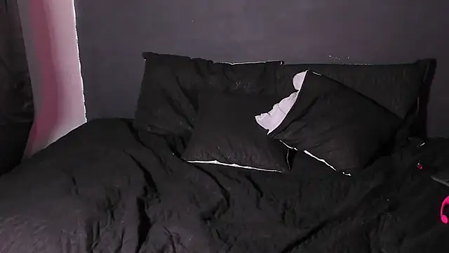 Dylanwhite23  online show from October 2025 11:05:01 PM