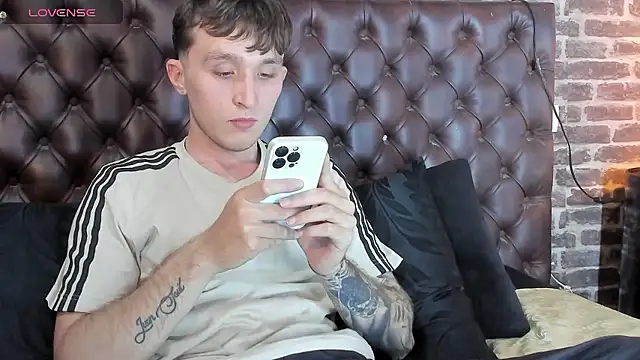 Snapshot of Dylanwhite23_ chatting on January 2026 03:44:01 AM Dylanwhite23 online show from January 2026 03:44:01 AM