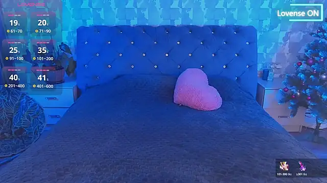 Snapshot of SuzannaWild chatting on December 2025 01:17:01 PM SuzannaWild online show from December 2025 01:17:01 PM