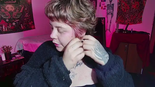 Snapshot of Sabrina_scarlett chatting on April 2026 05:52:01 AM Sabrina scarlett online show from April 2026 05:52:01 AM