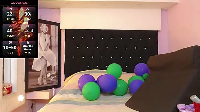 kittybonxx online show from October 2025 01:45:02 PM