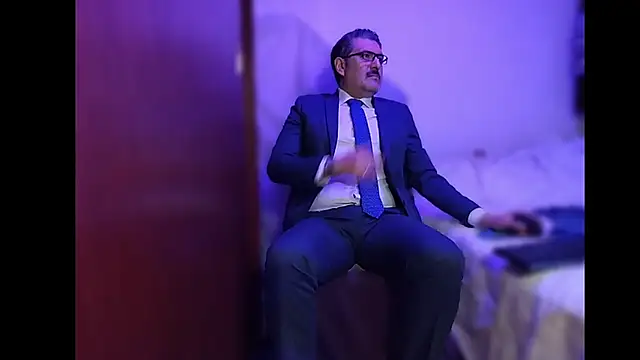 Snapshot of BushBator chatting on December 2025 07:13:02 AM BushBator online show from December 2025 07:13:02 AM