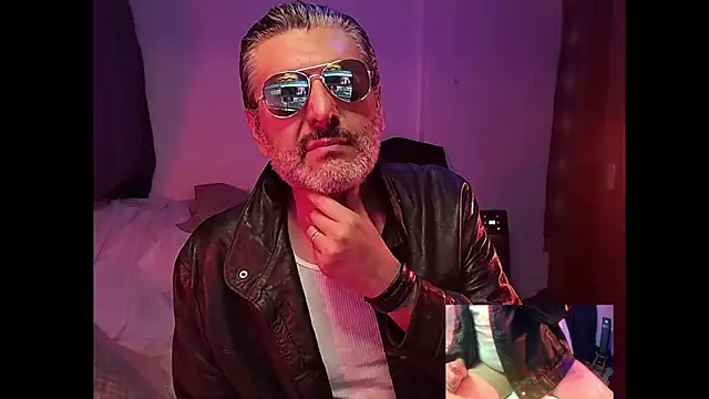 Snapshot of BushBator chatting on January 2026 07:24:02 AM BushBator online show from January 2026 07:24:02 AM