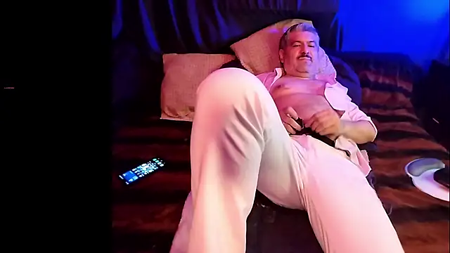 Snapshot of BushBator chatting on April 2026 07:28:02 AM BushBator online show from April 2026 07:28:02 AM