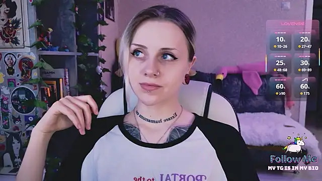 Snapshot of NaniMoore chatting on March 2026 08:14:01 PM NaniMoore online show from March 2026 08:14:01 PM