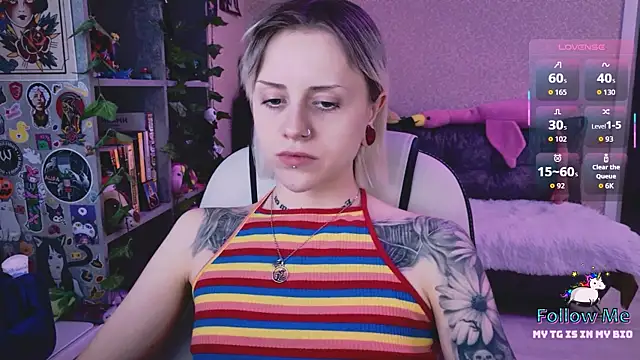 Snapshot of NaniMoore chatting on April 2026 08:17:01 PM NaniMoore online show from April 2026 08:17:01 PM