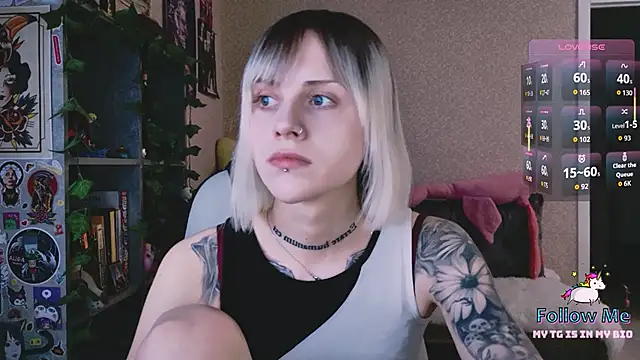 Snapshot of NaniMoore chatting on April 2026 09:01:01 PM NaniMoore online show from April 2026 09:01:01 PM