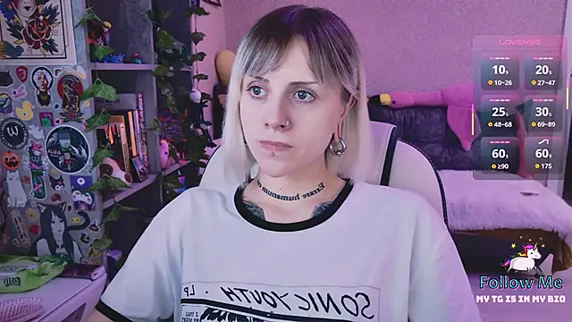 Snapshot of NaniMoore chatting on April 2026 08:02:01 PM NaniMoore online show from April 2026 08:02:01 PM