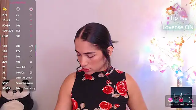 Snapshot of Thayssa_ross chatting on May 2026 02:45:01 PM Thayssa ross online show from May 2026 02:45:01 PM