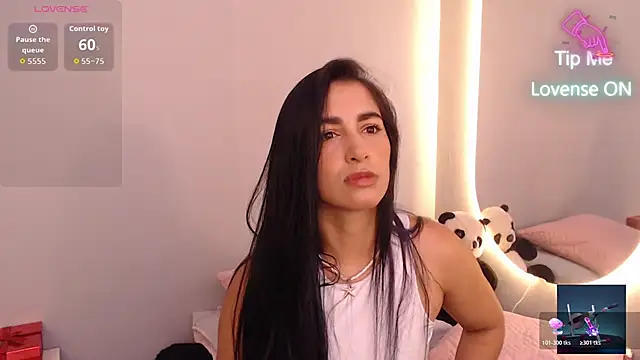 Snapshot of Thayssa_ross chatting on May 2026 02:46:01 PM Thayssa ross online show from May 2026 02:46:01 PM