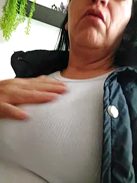 Snapshot of clarita_01 chatting on September 2025 01:37:01 PM clarita 01 online show from September 2025 01:37:01 PM