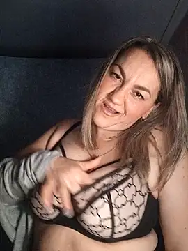 Snapshot of Ant0nina chatting on December 2024 10:59:02 PM Ant0nina online show from December 2024 10:59:02 PM