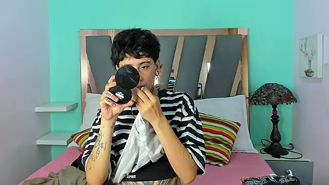 Ethan lennox online show from November 2025 03:05:01 PM