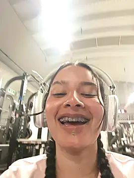 Snapshot of _vaness chatting on December 2024 05:26:01 AM vaness online show from December 2024 05:26:01 AM