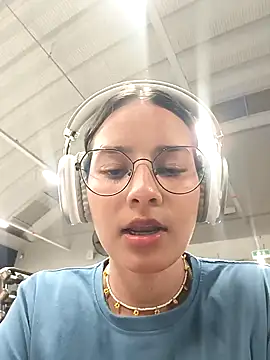 Snapshot of _vaness chatting on January 2025 05:40:02 AM vaness online show from January 2025 05:40:02 AM