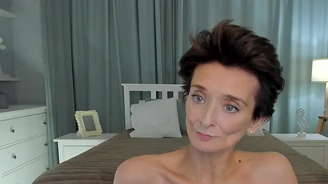 SimonaDeBeauvoir online show from December 2024 01:54:01 PM