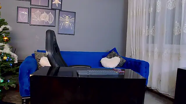 AnneHove online show from December 2025 03:56:02 AM