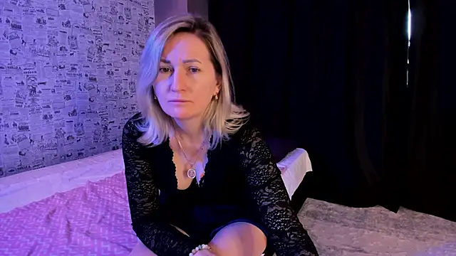 AriFleow online show from November 2025 05:17:01 AM