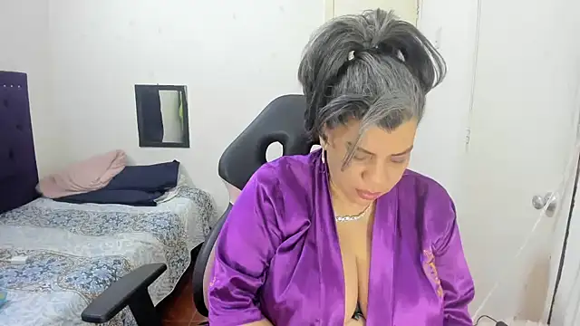 vikyadams online show from October 2025 10:25:01 AM