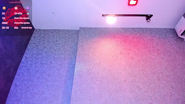 Snapshot of VanessaKalo chatting on October 2025 01:47:02 AM VanessaKalo online show from October 2025 01:47:02 AM