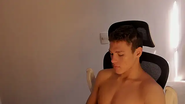 laurent nova online show from February 2026 07:10:01 PM