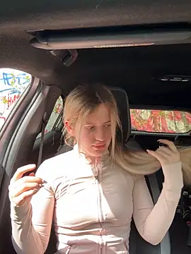 Holly-Glamour online show from April 2026 12:28:02 PM