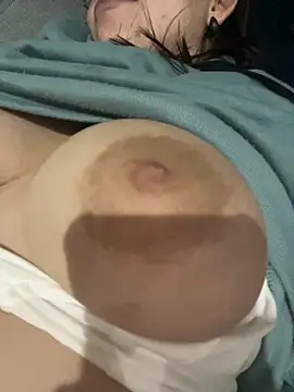 Snapshot of VioletPearson chatting on November 2025 02:45:02 AM VioletPearson online show from November 2025 02:45:02 AM