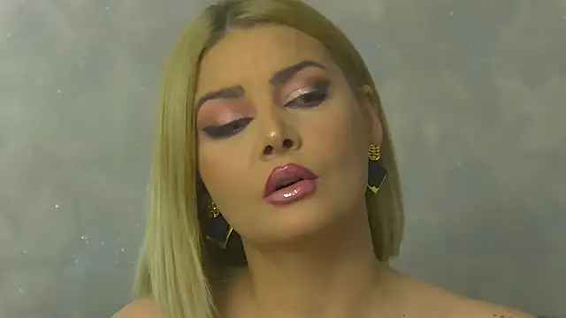 Snapshot of RissaRheys chatting on May 2026 07:53:02 PM RissaRheys online show from May 2026 07:53:02 PM