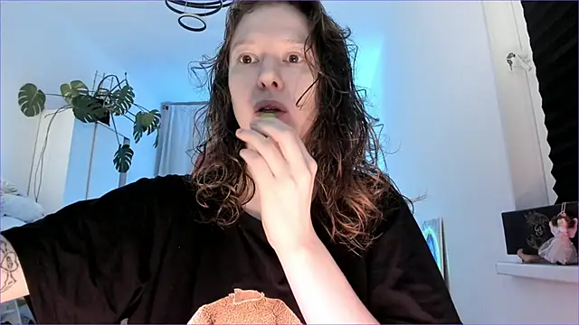 Viktoria Oliverr online show from November 2025 04:46:02 AM