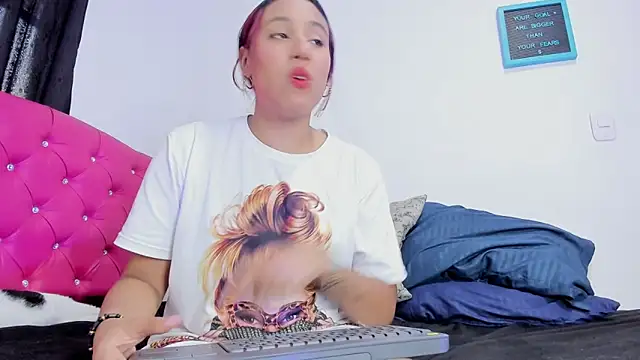 Snapshot of katia__dann chatting on January 2025 06:56:02 PM katia dann online show from January 2025 06:56:02 PM