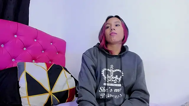 Snapshot of katia__dann chatting on February 2025 10:33:01 PM katia dann online show from February 2025 10:33:01 PM