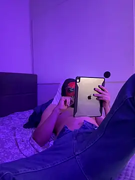 Snapshot of Daniel2zuZ chatting on October 2025 05:44:01 PM Daniel2zuZ online show from October 2025 05:44:01 PM