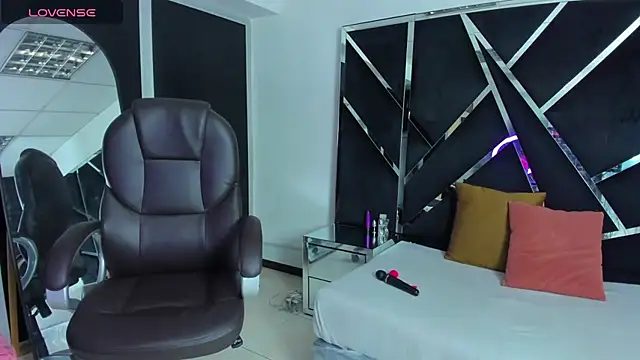 Ivanna18 x online show from September 2025 03:27:02 AM