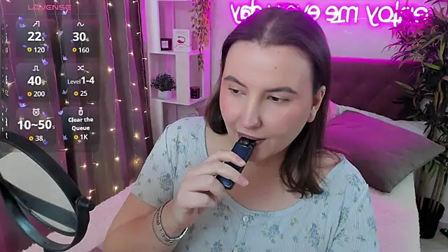 Snapshot of FeralPeach chatting on March 2026 06:54:01 AM FeralPeach online show from March 2026 06:54:01 AM