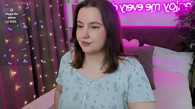 Snapshot of FeralPeach chatting on March 2026 09:05:02 AM FeralPeach online show from March 2026 09:05:02 AM