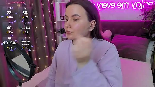 Snapshot of FeralPeach chatting on March 2026 06:19:01 AM FeralPeach online show from March 2026 06:19:01 AM