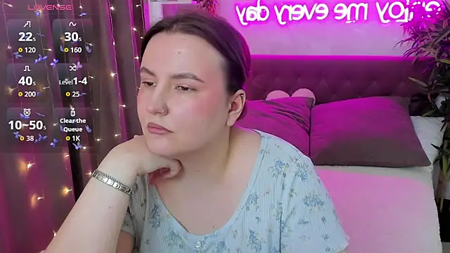 Snapshot of FeralPeach chatting on March 2026 05:57:02 AM FeralPeach online show from March 2026 05:57:02 AM