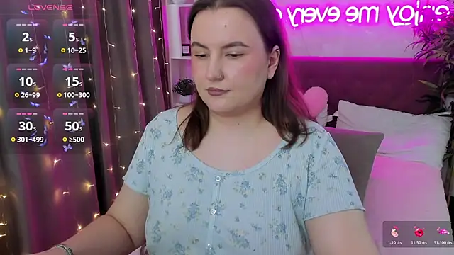 Snapshot of FeralPeach chatting on March 2026 07:01:01 AM FeralPeach online show from March 2026 07:01:01 AM