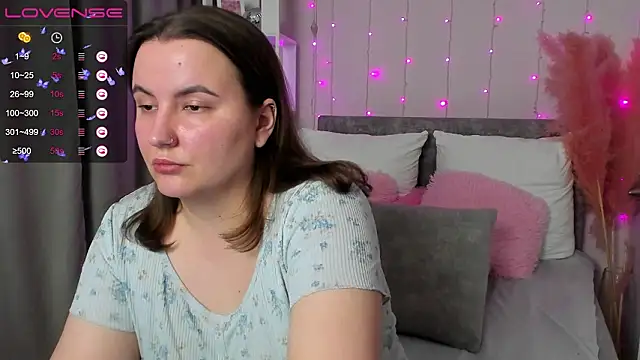 Snapshot of FeralPeach chatting on March 2026 06:29:01 AM FeralPeach online show from March 2026 06:29:01 AM