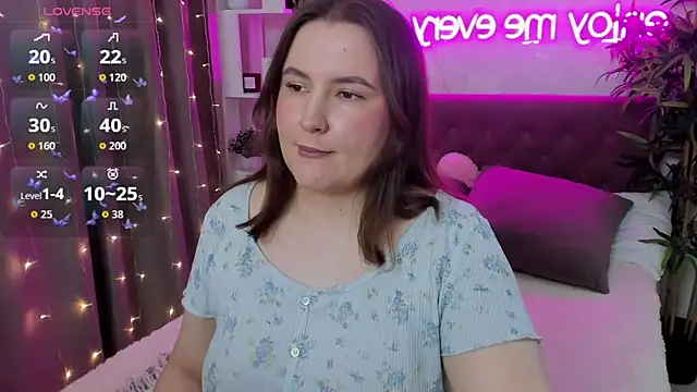 Snapshot of FeralPeach chatting on March 2026 05:57:02 AM FeralPeach online show from March 2026 05:57:02 AM