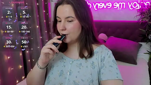 Snapshot of FeralPeach chatting on March 2026 08:37:02 AM FeralPeach online show from March 2026 08:37:02 AM