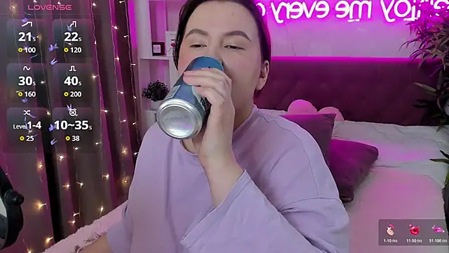 Snapshot of FeralPeach chatting on March 2026 06:02:01 AM FeralPeach online show from March 2026 06:02:01 AM