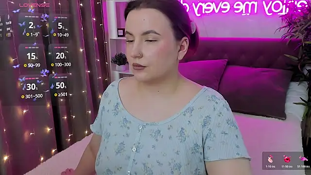 Snapshot of FeralPeach chatting on April 2026 07:28:02 AM FeralPeach online show from April 2026 07:28:02 AM