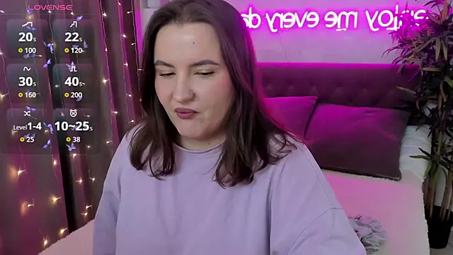 Snapshot of FeralPeach chatting on April 2026 05:27:01 AM FeralPeach online show from April 2026 05:27:01 AM